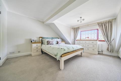 4 bedroom detached house for sale, Lenham Road, Platts Heath