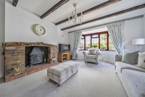 4 bedroom detached house for sale, Lenham Road, Platts Heath