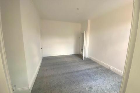 3 bedroom flat to rent, Stanhope Road, South Shields