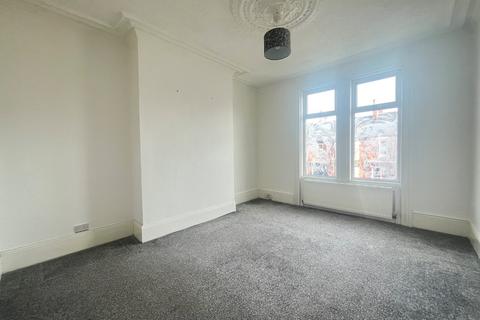 3 bedroom flat to rent, Stanhope Road, South Shields