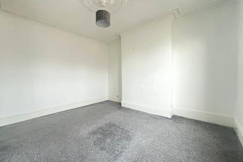 3 bedroom flat to rent, Stanhope Road, South Shields