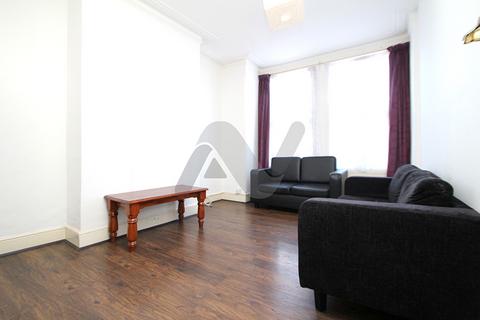 3 bedroom flat to rent, Grove Road, London N15