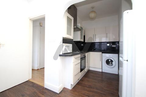 3 bedroom flat to rent, Grove Road, London N15