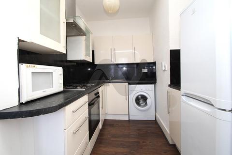 3 bedroom flat to rent, Grove Road, London N15