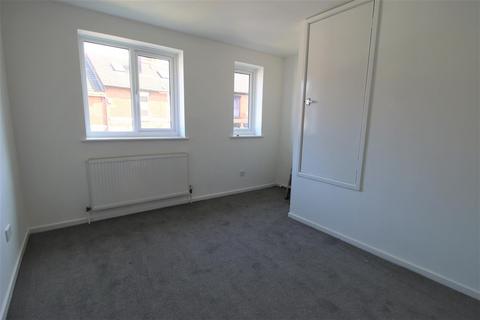 2 bedroom semi-detached house to rent, South Street,  OXLEY