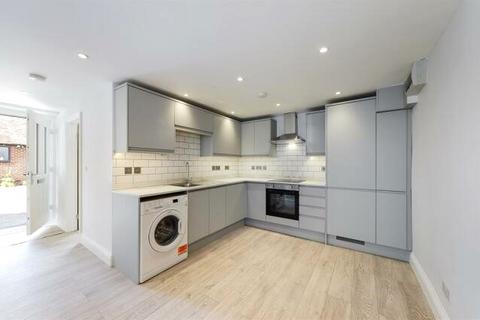 1 bedroom flat to rent, High Street, Redhill RH1