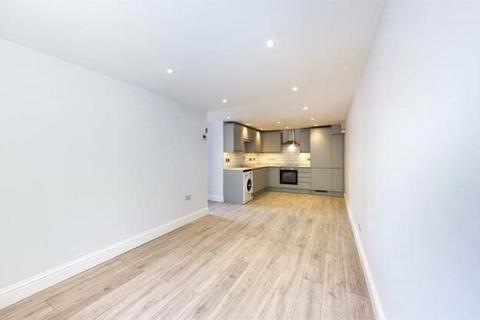 1 bedroom flat to rent, Markfield Road, Caterham RH1