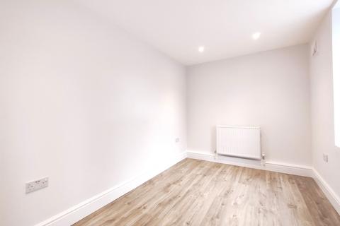 1 bedroom flat to rent, High Street, Redhill RH1