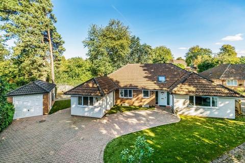 3 bedroom detached bungalow for sale, LOWER ROAD, GREAT BOOKHAM. KT23