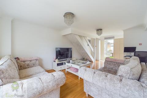 3 bedroom end of terrace house for sale, St David's Road, Allhallows, Rochester ME3 9QX