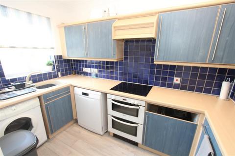 2 bedroom terraced house to rent, Olivine Close, Sittingbourne, Kent