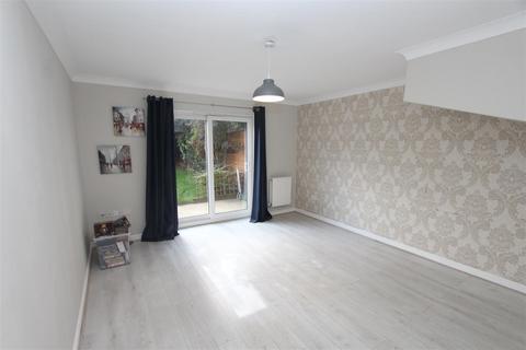 2 bedroom terraced house to rent, Olivine Close, Sittingbourne, Kent