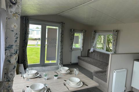 2 bedroom static caravan for sale, Sand le Mere Holiday Park