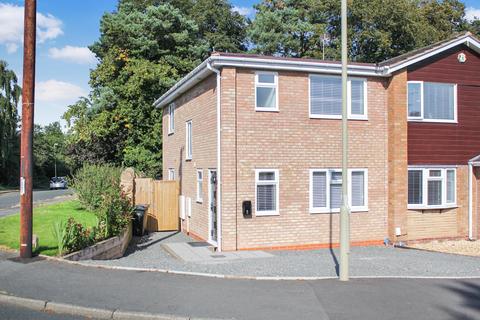 3 bedroom semi-detached house to rent, Orwell Close, Stourbridge