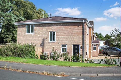 3 bedroom semi-detached house to rent, Orwell Close, Stourbridge