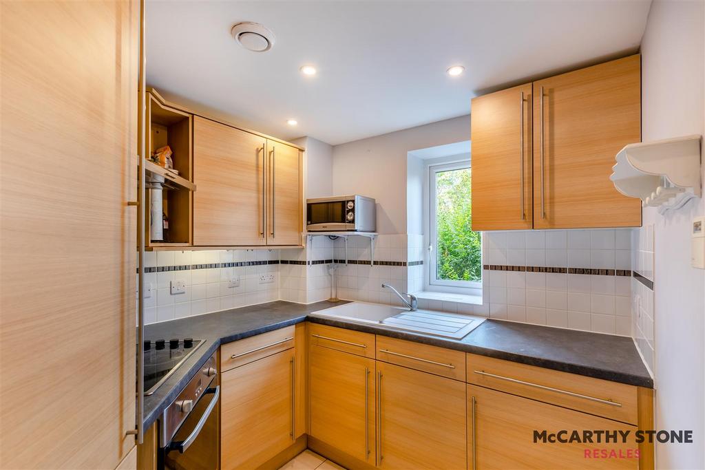 8617381-interior05.jpg