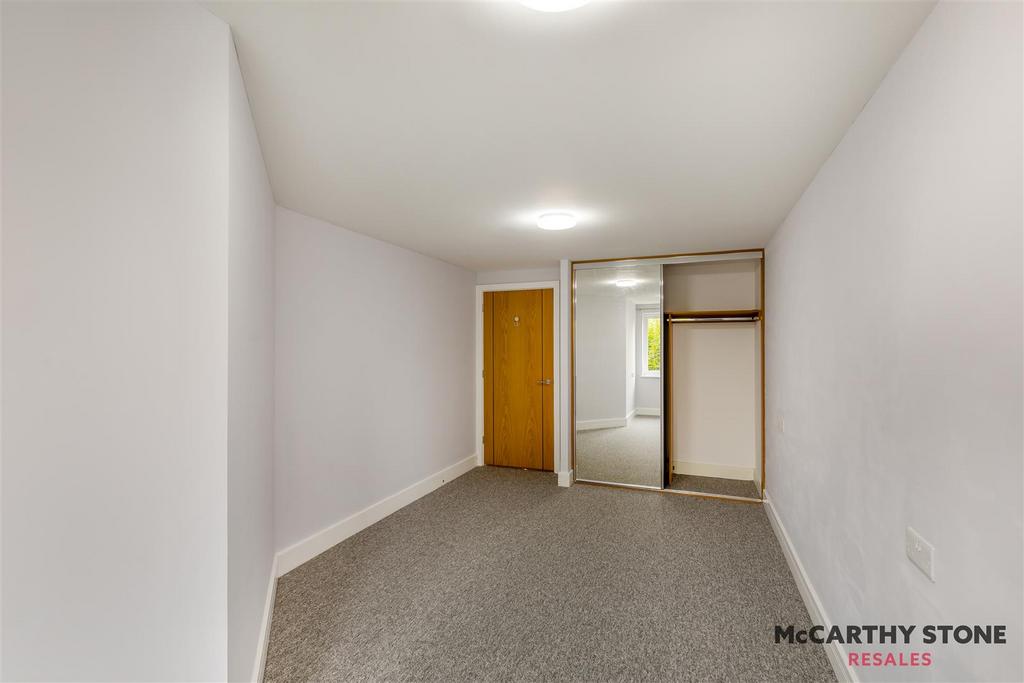 8617381-interior10.jpg