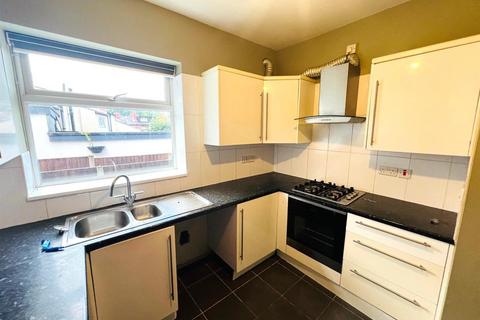 4 bedroom terraced house to rent, Great Norbury Street, Hyde