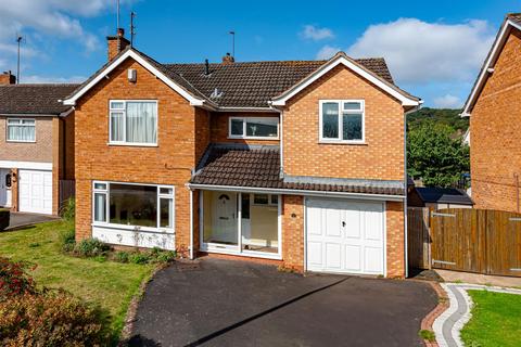 4 Strathmore Crescent, Wombourne, Wolverhampton, WV5 9BG