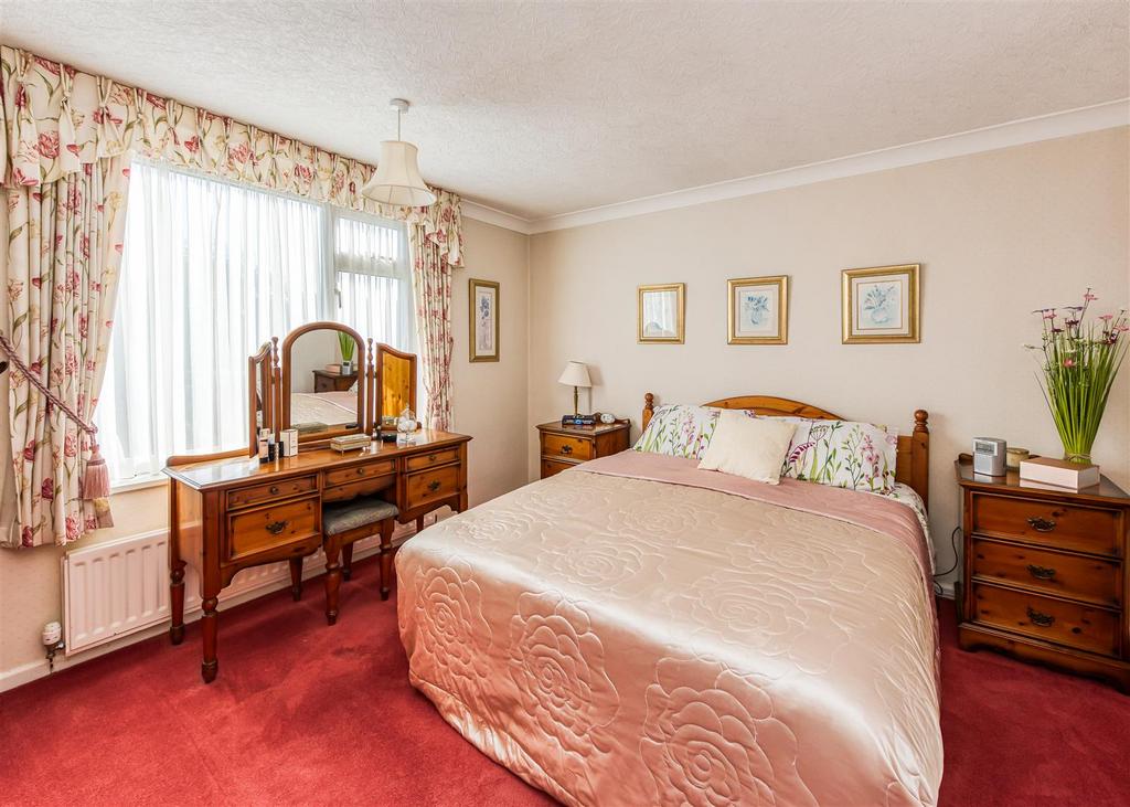 Bedroom 1.jpg