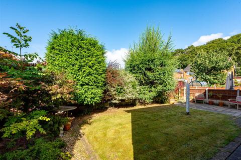 4 Strathmore Crescent, Wombourne, Wolverhampton, WV5 9BG