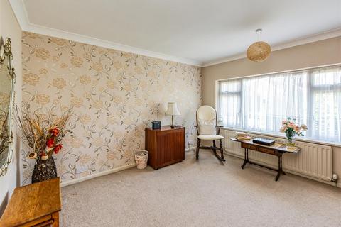 4 Strathmore Crescent, Wombourne, Wolverhampton, WV5 9BG