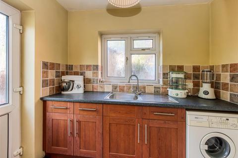 4 Strathmore Crescent, Wombourne, Wolverhampton, WV5 9BG