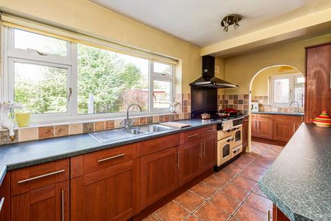 4 Strathmore Crescent, Wombourne, Wolverhampton, WV5 9BG