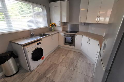 2 bedroom maisonette to rent, Maywin Drive, Hornchurch RM11