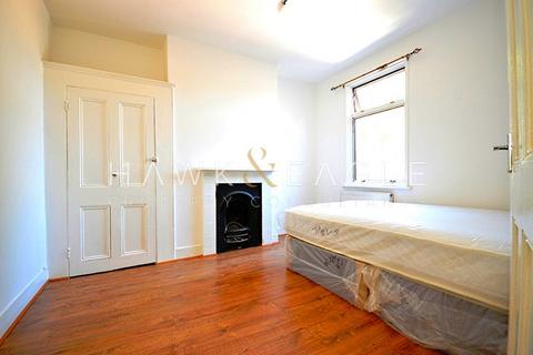 4 bedroom terraced house to rent, Henniker Road, London, Greater London. E15