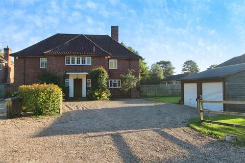 3 bedroom semi-detached house to rent, Fir Tree Avenue, Stoke Poges, Slough