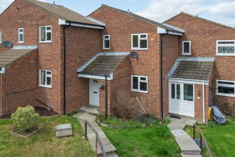 2 bedroom terraced house to rent, Goudhurst Close, Canterbury