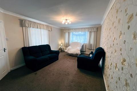 3 bedroom detached bungalow for sale, Abbs Cross Lane, Hornchurch, RM12