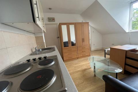 House to rent, Chichele Road, London