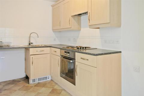 2 bedroom flat to rent, St Andrews Close, Canterbury