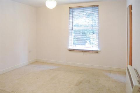 2 bedroom flat to rent, St Andrews Close, Canterbury