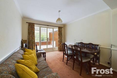 45 Queens Way, Feltham, TW13 7NS