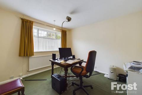 45 Queens Way, Feltham, TW13 7NS
