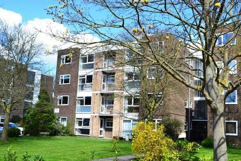 2 bedroom flat to rent, Copers Cope Road, Beckenham BR3