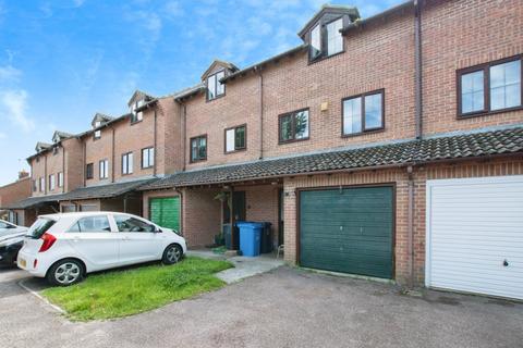 3 bedroom townhouse for sale, Clayford Close, Poole BH17