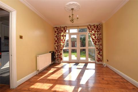 3 bedroom terraced house to rent, Thurloe Gardens, Romford, RM1