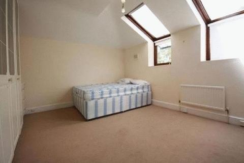 2 bedroom flat to rent, Mortimer Crescent, Maida Vale