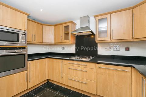 2 bedroom apartment to rent, Royal Drive, Friern Barnet, N11