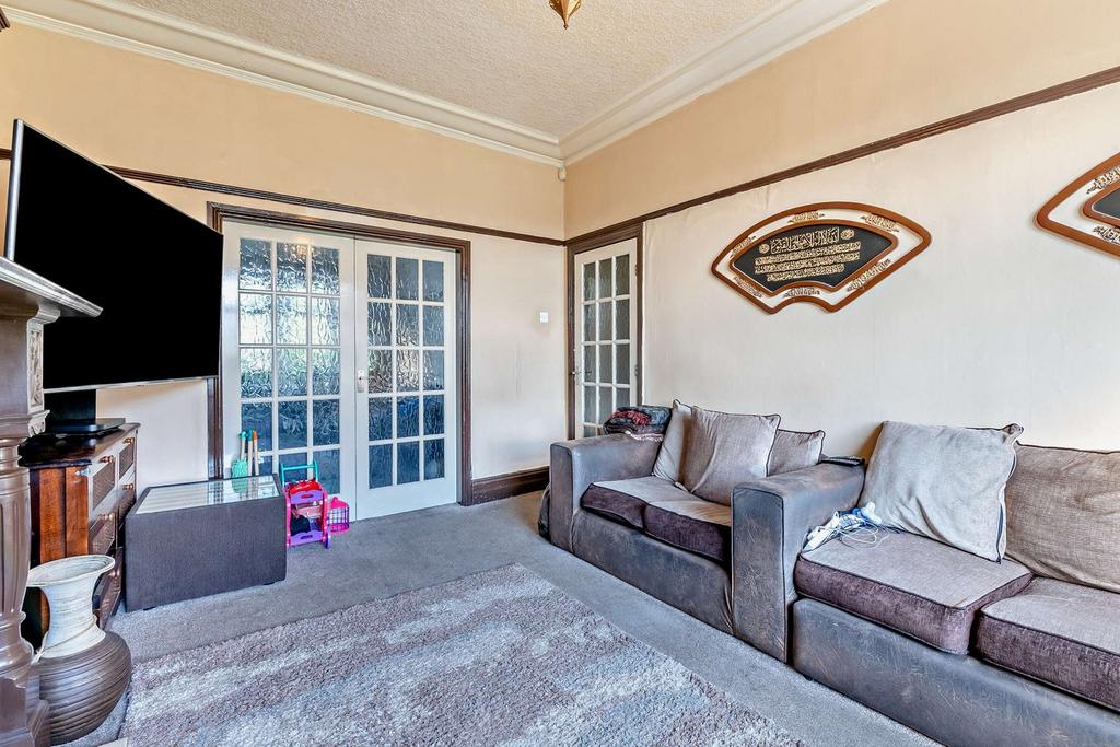 Toller Lane, Bradford, BD9 6 bed terraced house for sale £246,000