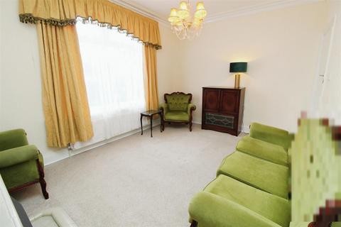 3 bedroom end of terrace house for sale, Oakdale Crescent, Bradford BD6