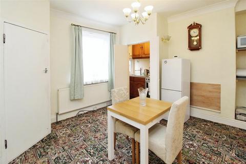 3 bedroom end of terrace house for sale, Oakdale Crescent, Bradford BD6