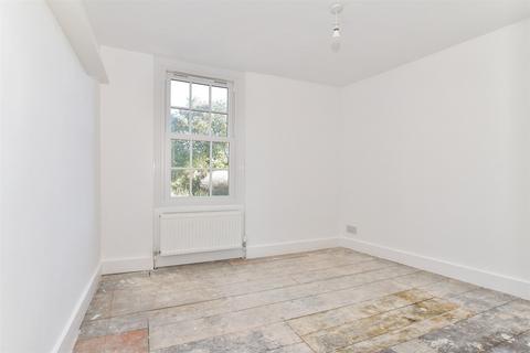 7 Abbey Place, Faversham, ME13 7BG