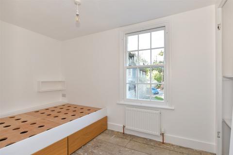 7 Abbey Place, Faversham, ME13 7BG