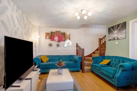 64 Adelaide Drive, Colchester, CO2 8UX
