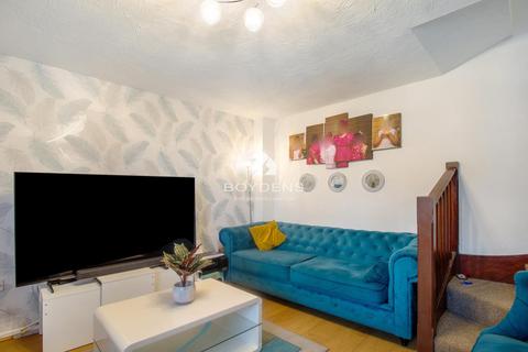 64 Adelaide Drive, Colchester, CO2 8UX